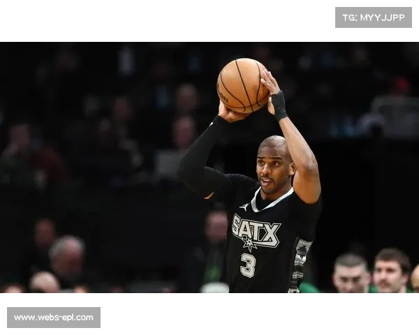 老将保罗传球技术依旧精湛 展现大师级视野与篮球智慧